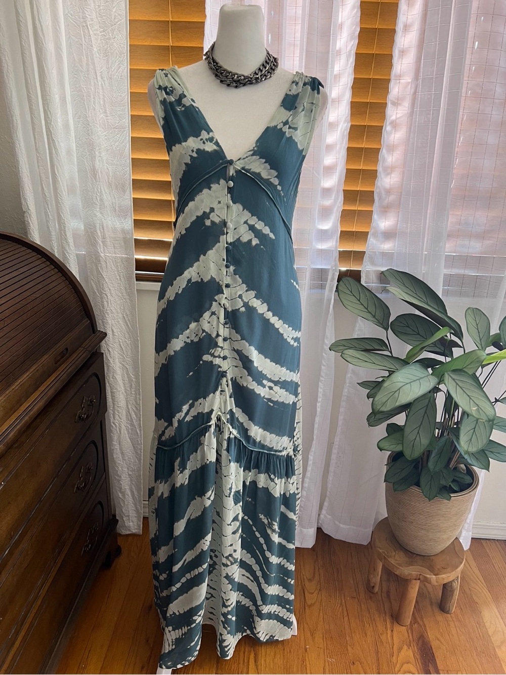 V-Neck Teal and Cream Tie-Dye Maxi Dress
